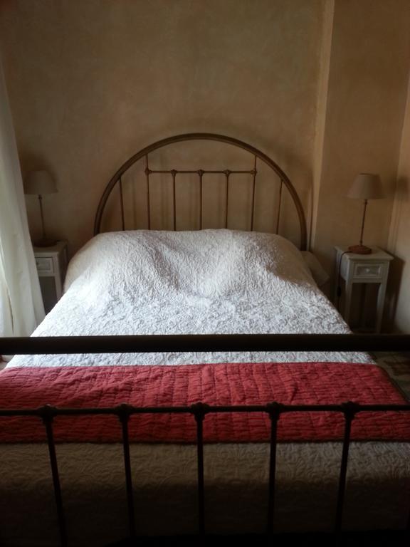Bed and Breakfast Le Patio Des Cigales à Roquefort-des-Corbières Chambre photo